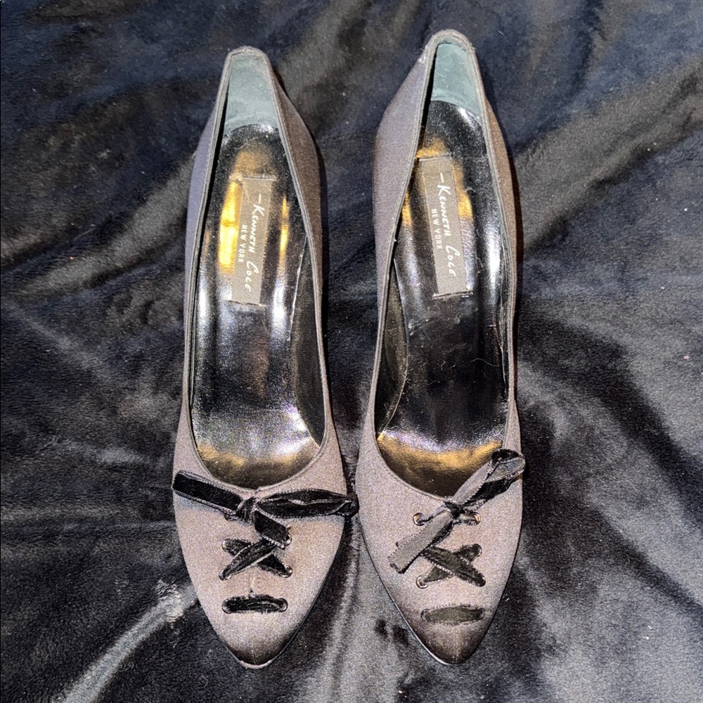 Kenneth Cole Charcoal Gray Pointed Toe Bow Pumps
